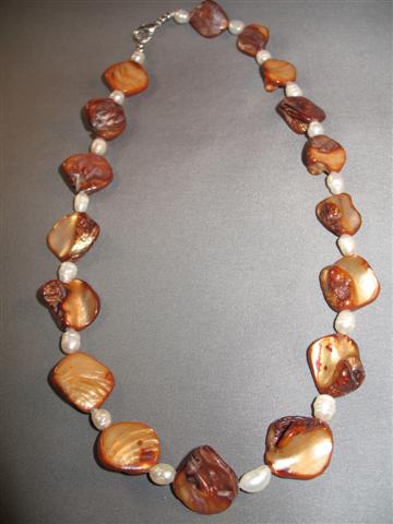 Shell & Pearl Necklace Golden Brown, White